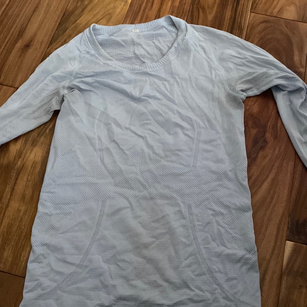 top is wrinkled just needs a wash which will be done before shipping,